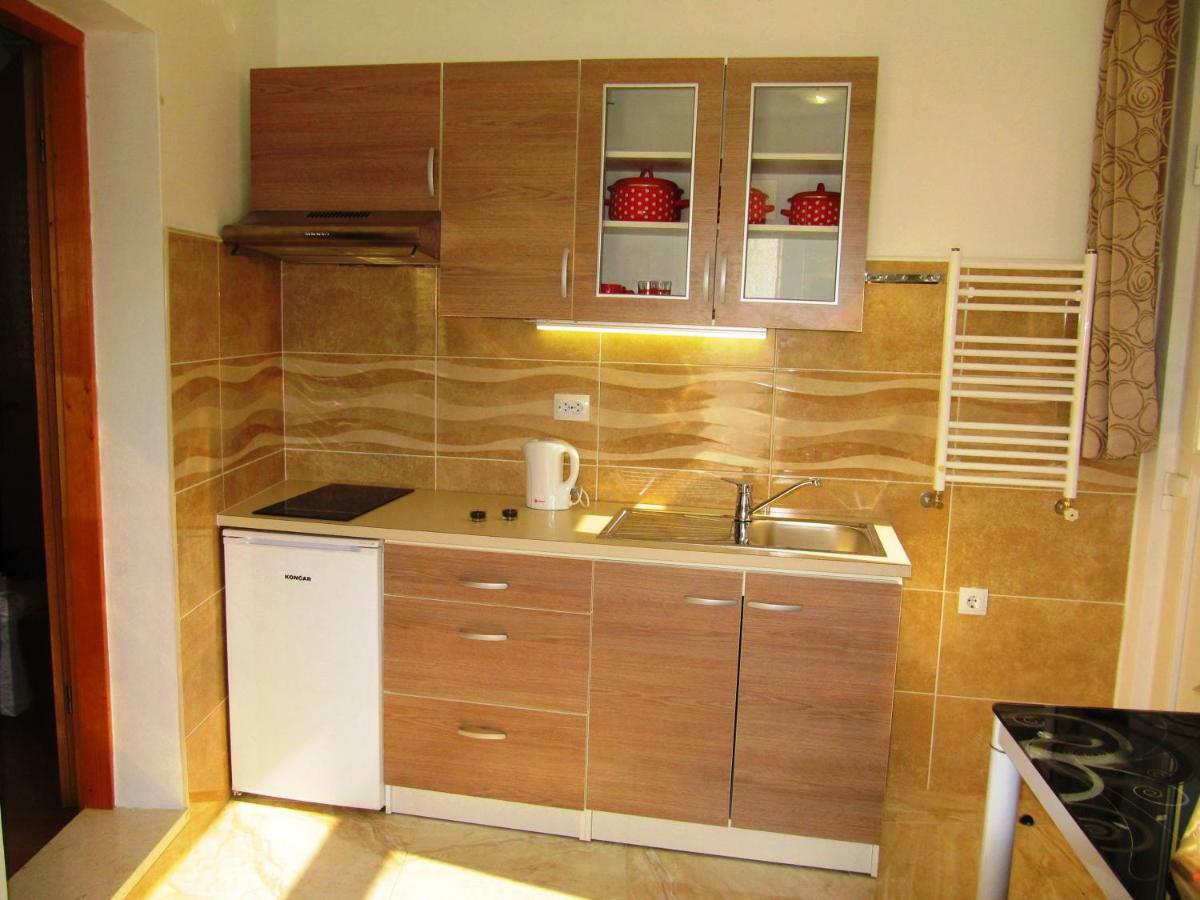 Apartmans And Rooms Dunjini Dvori Корчула Екстер'єр фото
