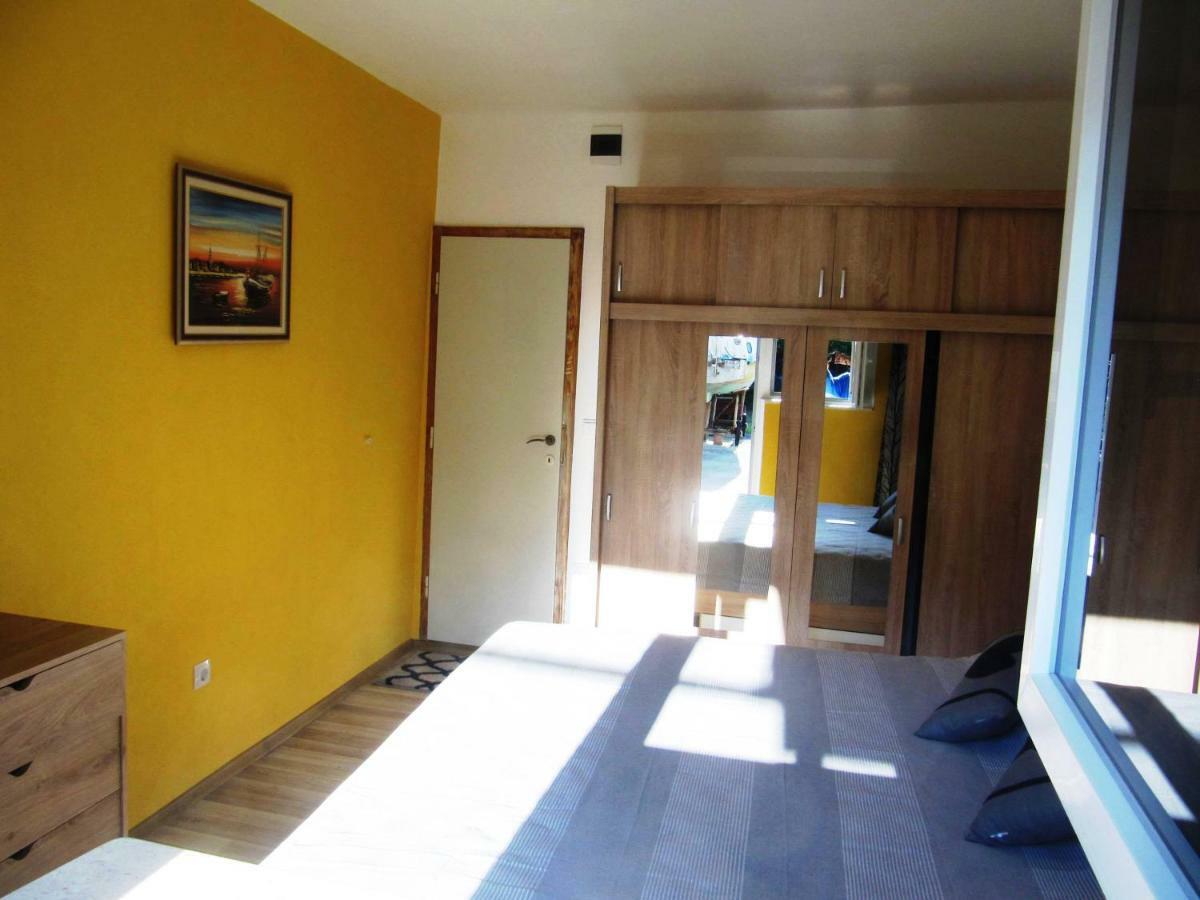 Apartmans And Rooms Dunjini Dvori Корчула Екстер'єр фото