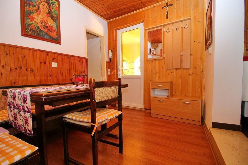 Apartmans And Rooms Dunjini Dvori Корчула Екстер'єр фото
